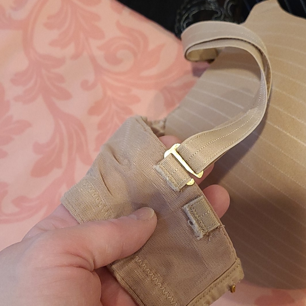 Bras - Picture 4 of 8
